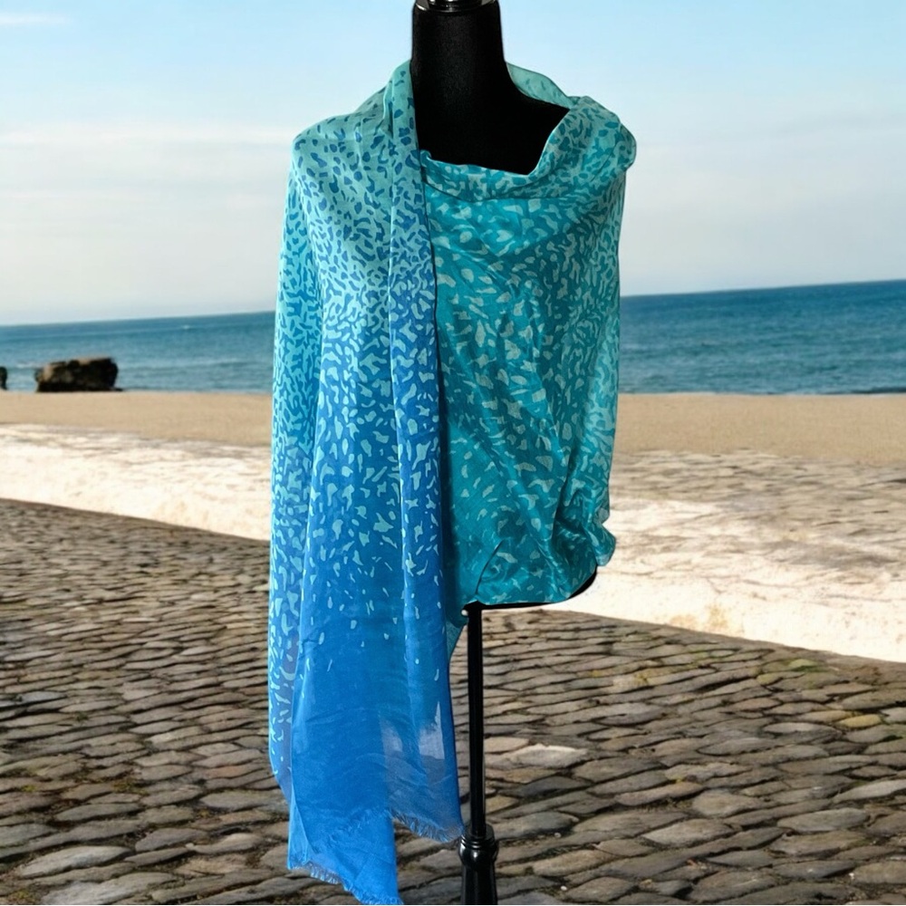 💖 Cynthia Rowley Blue & Teal Lightweight Ombré Scarf 💖